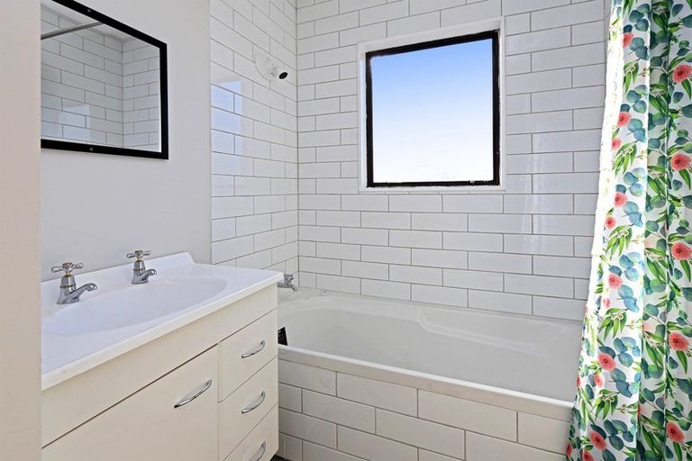 Photo of property in 17 Fleming Crescent, Maraenui, Napier, 4110