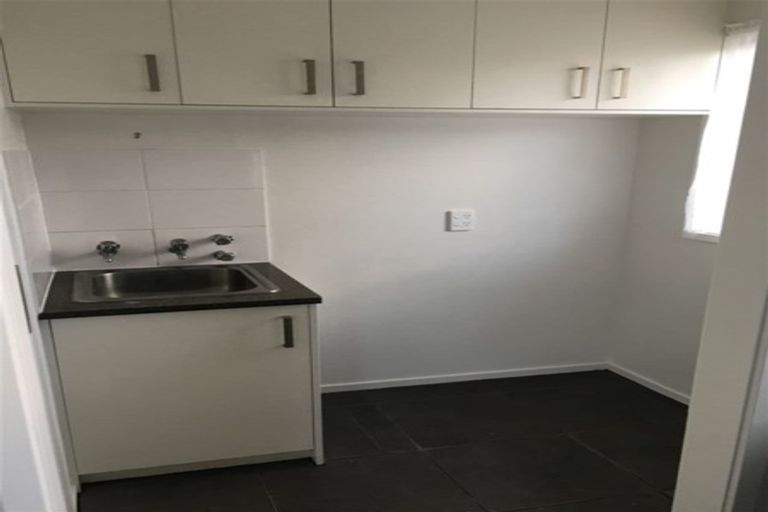 Photo of property in 2 Silverstone Place, Henderson, Auckland, 0612