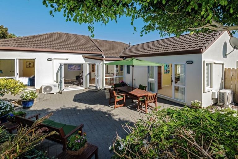 Photo of property in 14 Conacher Close, East Tamaki Heights, Auckland, 2016