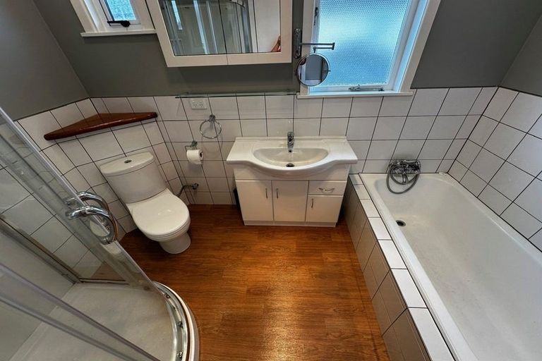 Photo of property in 100 Flanshaw Road, Te Atatu South, Auckland, 0610