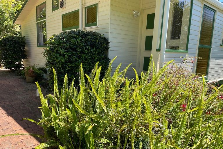 Photo of property in 38 Daffodil Street, Titirangi, Auckland, 0604