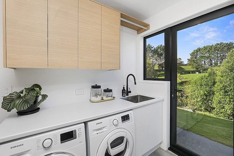 Photo of property in 68 Parrs Road, Hurworth, New Plymouth, 4371