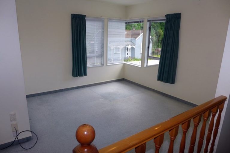 Photo of property in 135 Milton Road, Bluff Hill, Napier, 4110