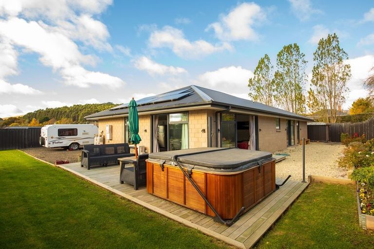 Photo of property in 25 Copinsha Street, Palmerston, 9430