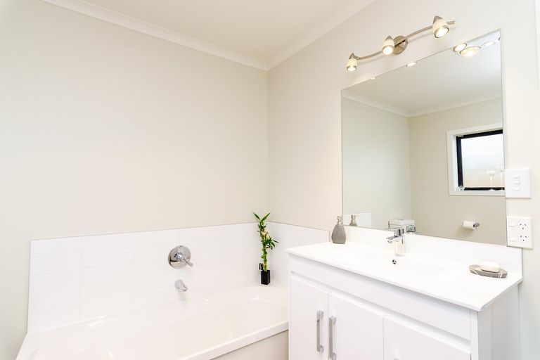 Photo of property in 27 Feist Street, Carterton, 5713