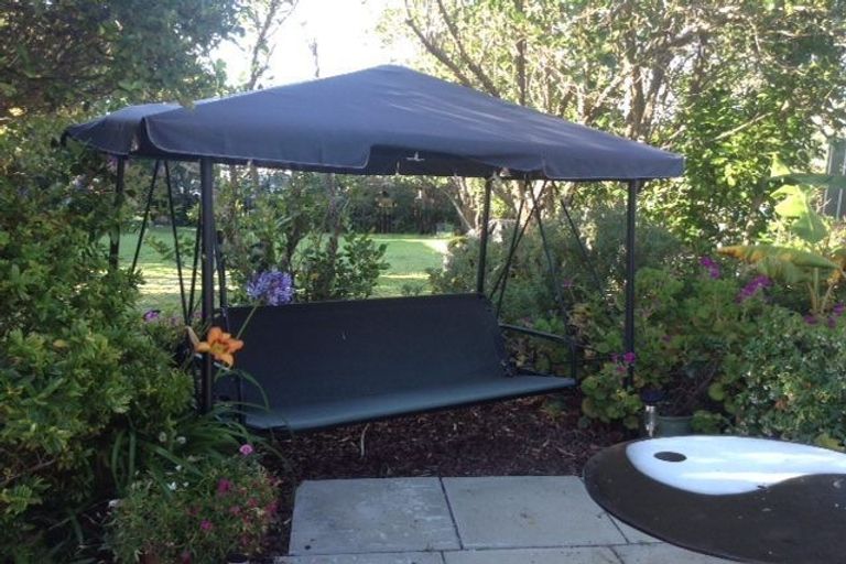 Photo of property in 1409 Whangaparaoa Road, Army Bay, Whangaparaoa, 0930