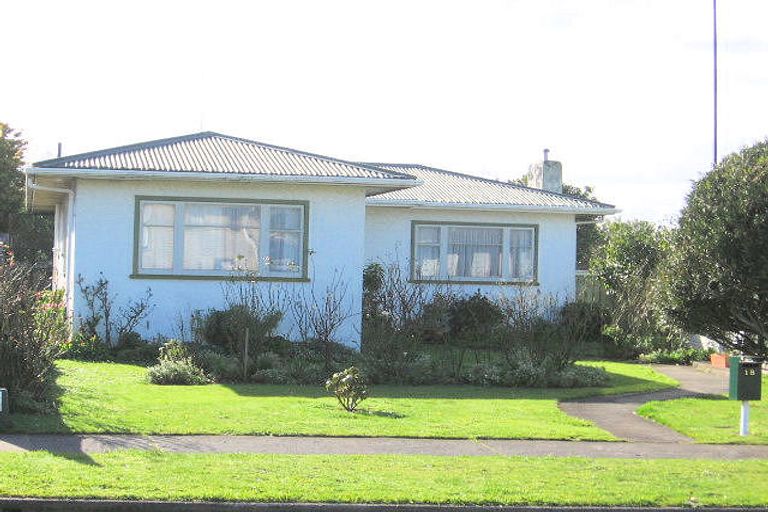 Photo of property in 18 Ashford Avenue, Hokowhitu, Palmerston North, 4410