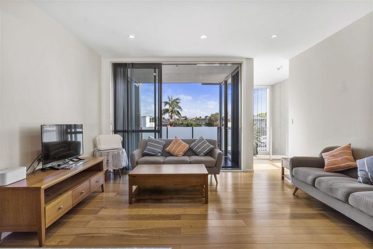 Photo of property in 44 Regent Street, Devonport, Auckland, 0624