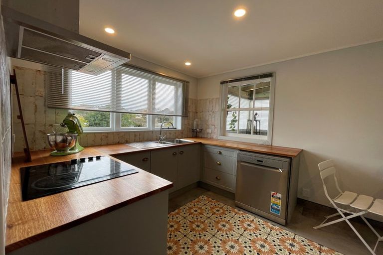 Photo of property in 2 Blacks Road, Greenhithe, Auckland, 0632