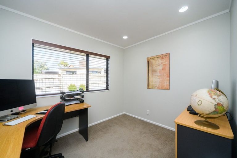 Photo of property in 121 Summerhill Drive, Fitzherbert, Palmerston North, 4410