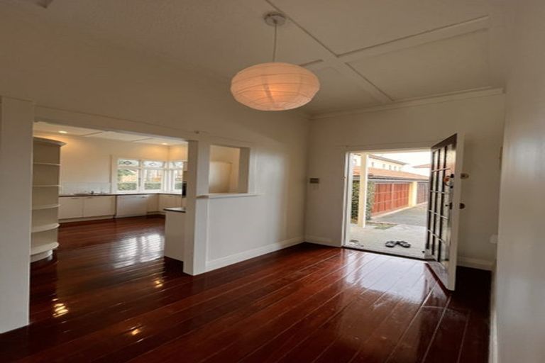 Photo of property in 11 Norwood Road, Bayswater, Auckland, 0622