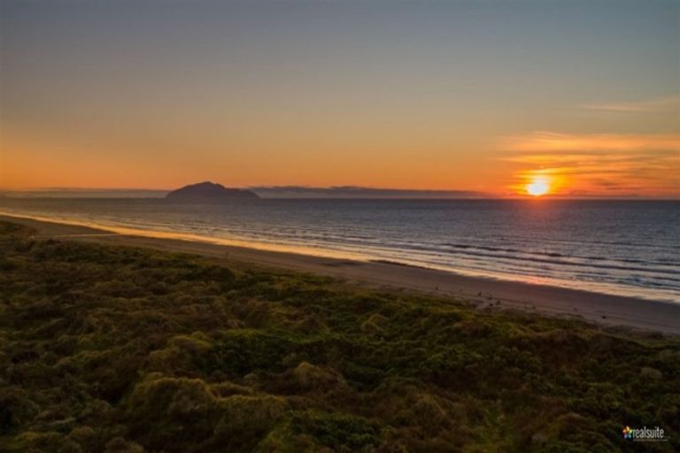 Photo of property in 80 Reay Mackay Grove, Waikawa Beach, Levin, 5573