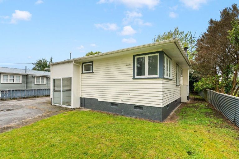 Photo of property in 79 Victoria Street, Carterton, 5713