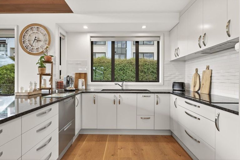 Photo of property in 100 Condor Drive, Pyes Pa, Tauranga, 3112