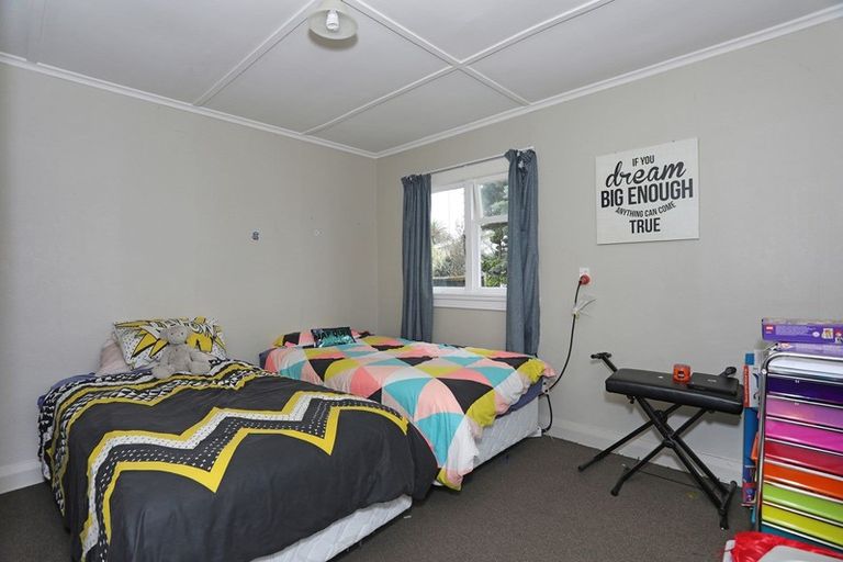 Photo of property in 18 Robert Street, Marton, 4710