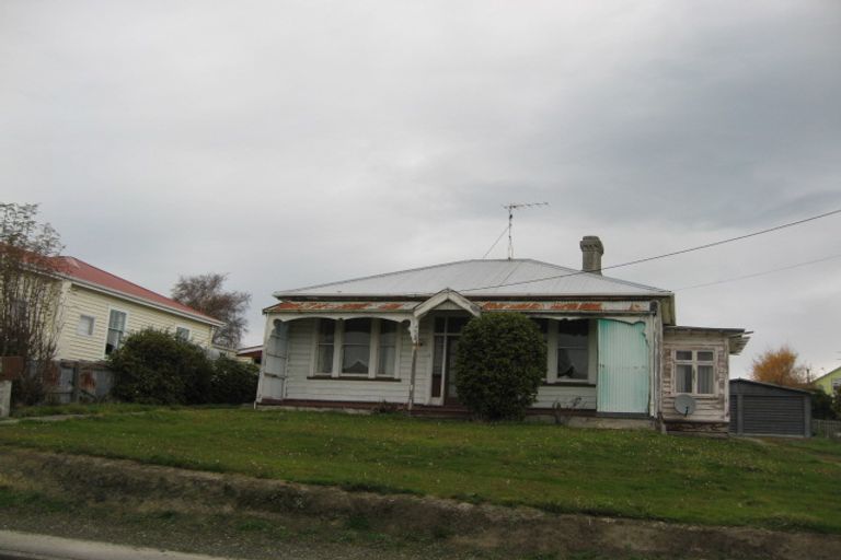 Photo of property in 9 Cossens Street, Balclutha, 9230
