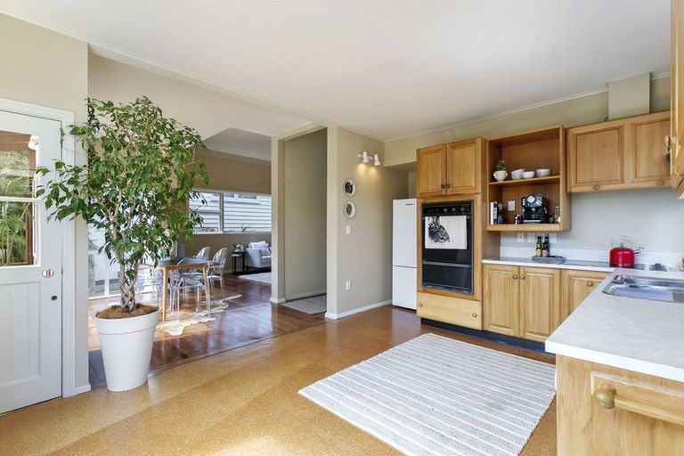 Photo of property in 198 Karori Road, Karori, Wellington, 6012