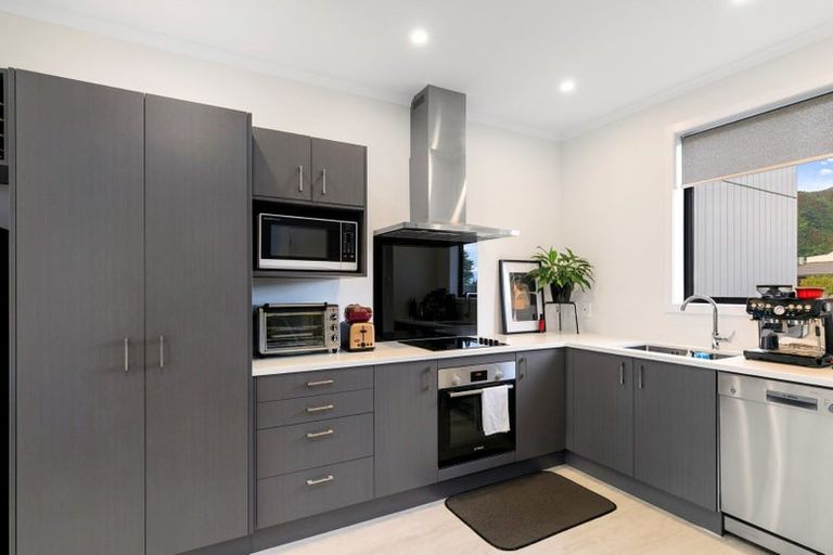 Photo of property in 20 Kauamo Close, Waiwhetu, Lower Hutt, 5010