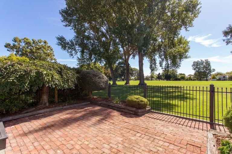 Photo of property in 3 Farnham Place, Ilam, Christchurch, 8041