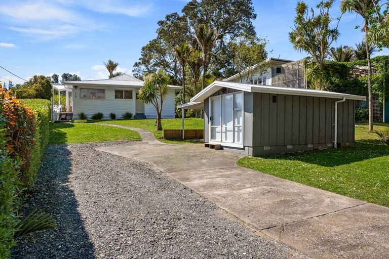 Photo of property in 217 Motutara Road, Muriwai, Waimauku, 0881