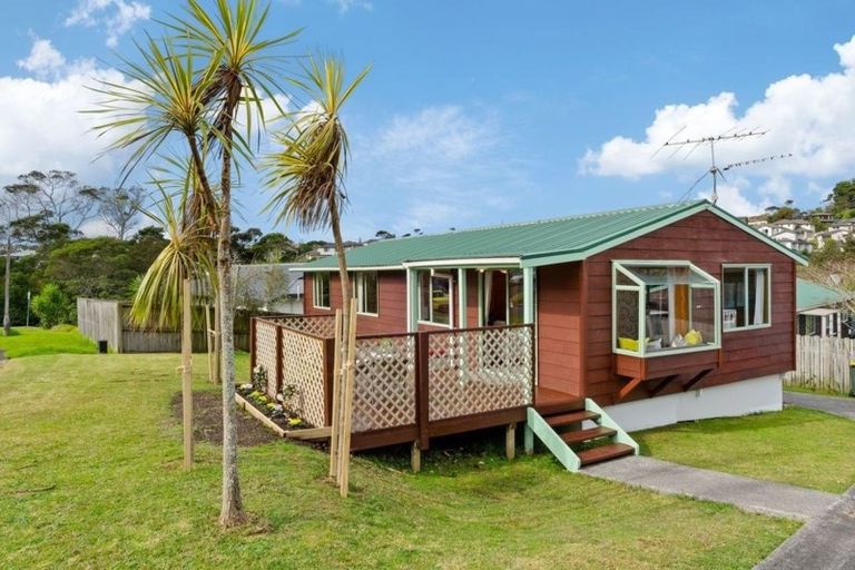 Photo of property in 1/4 Fernlea Rise, Bayview, Auckland, 0629