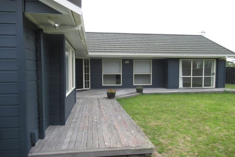 Photo of property in 5 Adrian Grove, Waikanae Beach, Waikanae, 5036
