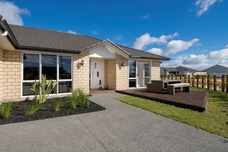 Photo of property in 1 Livingstone Drive, Papamoa Beach, Papamoa, 3118