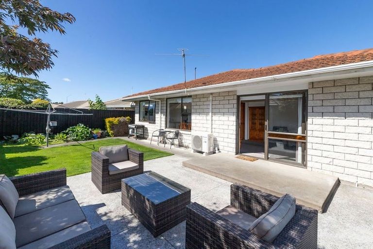 Photo of property in 2/5 Gibbs Place, Halswell, Christchurch, 8025