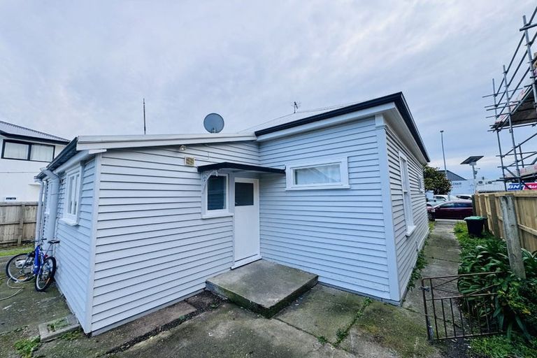 Photo of property in 28 Shakespeare Road, Waltham, Christchurch, 8023