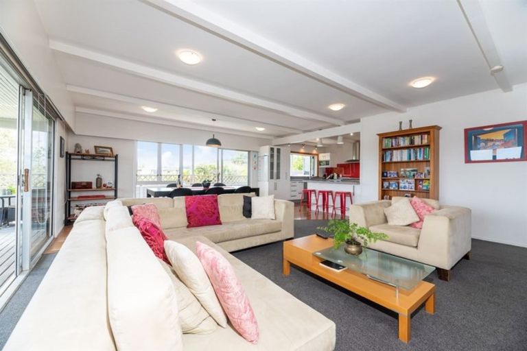 Photo of property in 6 Isobel Road, Greenhithe, Auckland, 0632