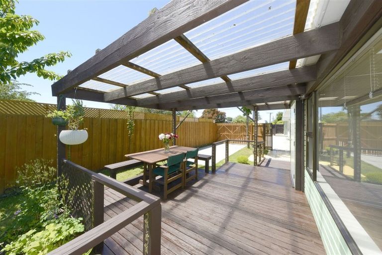 Photo of property in 2/125 Roydvale Avenue, Burnside, Christchurch, 8053