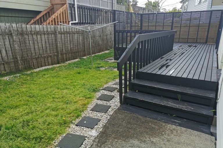 Photo of property in 2/20a Lavery Place, Sunnynook, Auckland, 0632