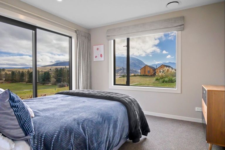 Photo of property in 1 Cunninghams Drive, Jacks Point, Queenstown, 9371