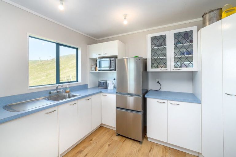 Photo of property in 32 Whangaimoana Beach Road, Whangaimoana, Pirinoa, 5772