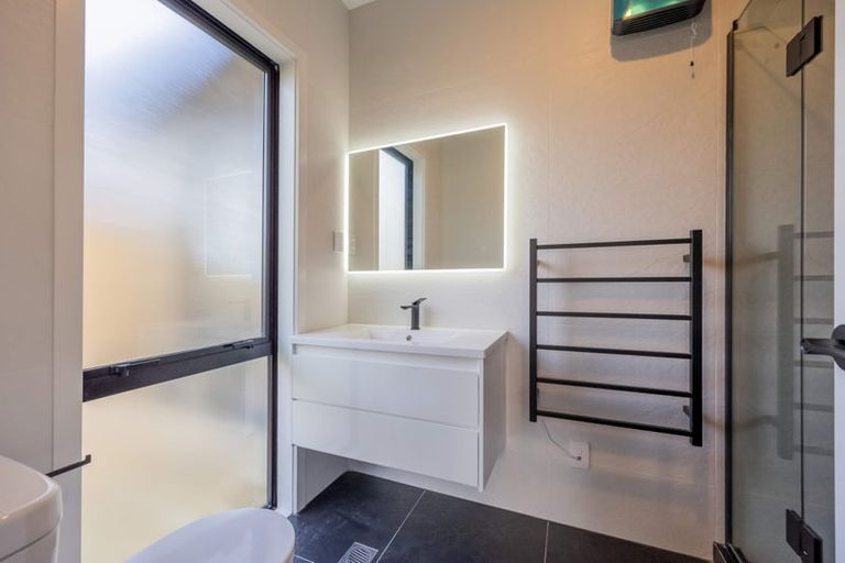 Photo of property in 15 Mcindoe Road, Kumeu, 0810