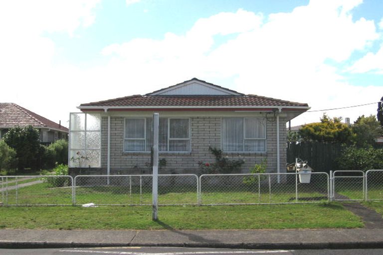 Photo of property in 1/11 Strid Road, Te Atatu South, Auckland, 0610