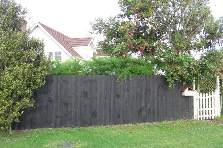 Photo of property in 1 Roland Road, Greenhithe, Auckland, 0632