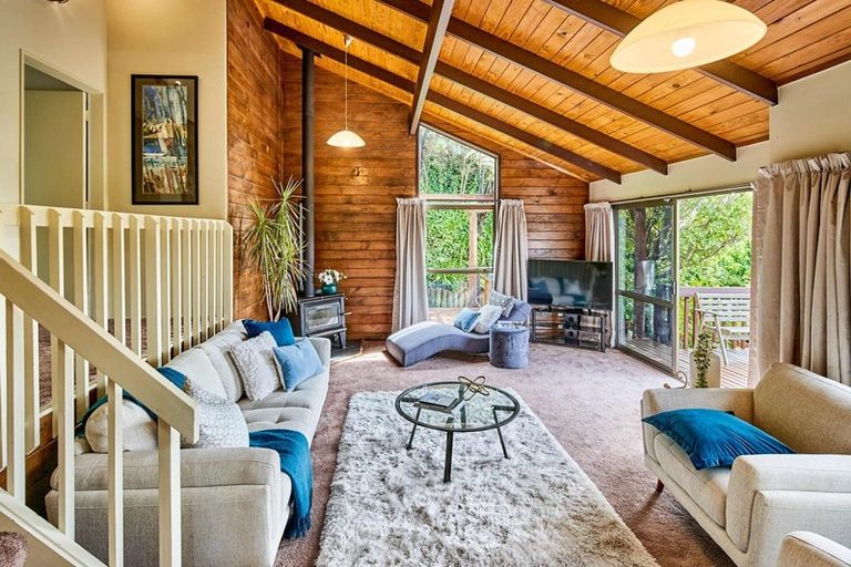 Photo of property in 9 Bushland Grove, Paparangi, Wellington, 6037