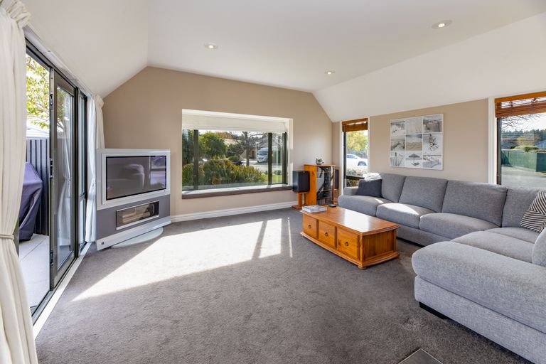 Photo of property in 16 Broadhaven Avenue, Parklands, Christchurch, 8083