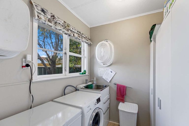 Photo of property in 16 Maunder Street, Marton, 4710