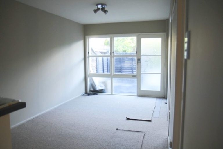 Photo of property in 10/11 Tawera Road, Greenlane, Auckland, 1051