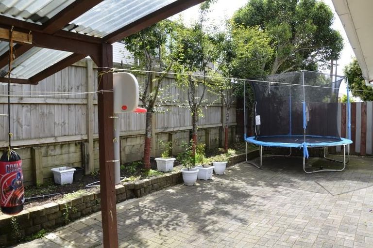Photo of property in 2/19 Wyllie Road, Papatoetoe, Auckland, 2025