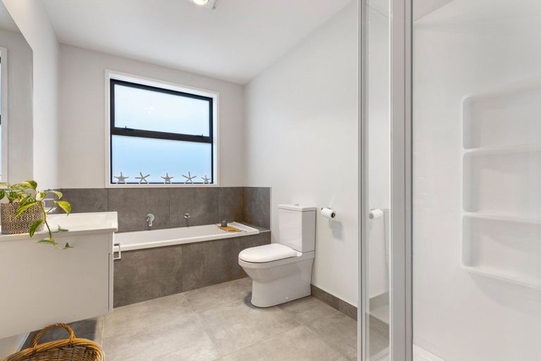 Photo of property in 64 Franks Way, Papamoa Beach, Papamoa, 3118