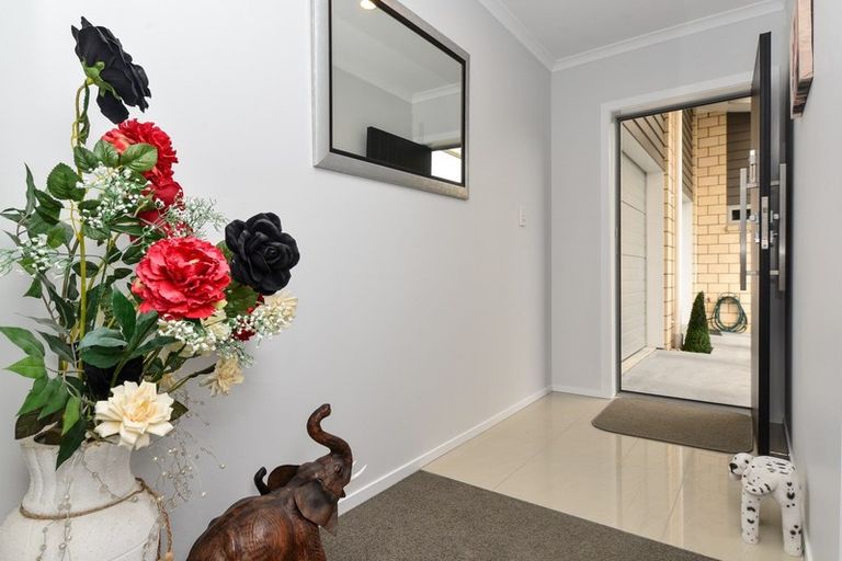 Photo of property in 1/23 The Dales, Dinsdale, Hamilton, 3204