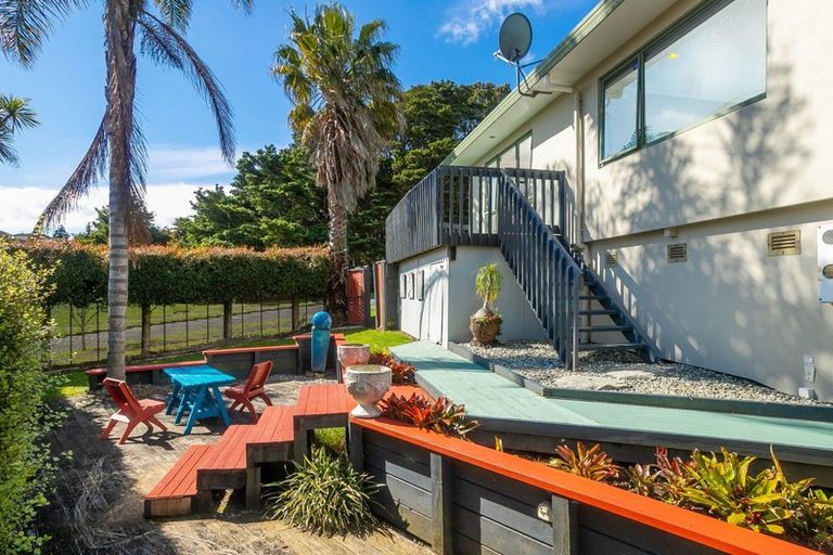 Photo of property in 1/4 De Havilland Drive, Goodwood Heights, Auckland, 2105