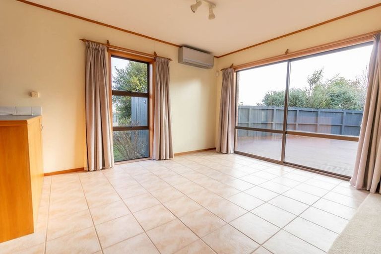 Photo of property in 85 Kennedy Avenue, Forrest Hill, Auckland, 0620