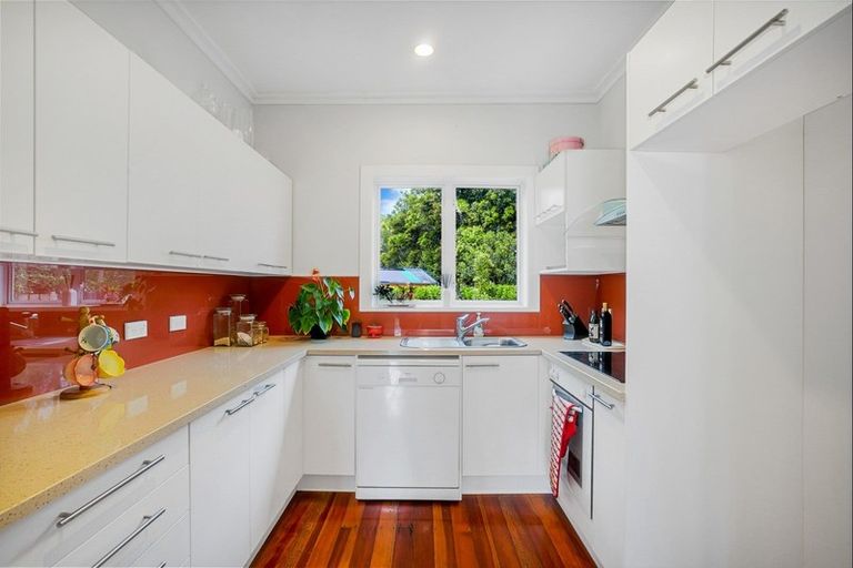 Photo of property in 36a Hereford Street, Te Atatu Peninsula, Auckland, 0610