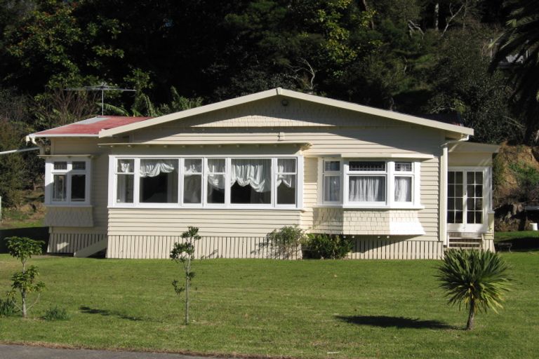 Photo of property in 33 Matauwhi Road, Russell, 0202