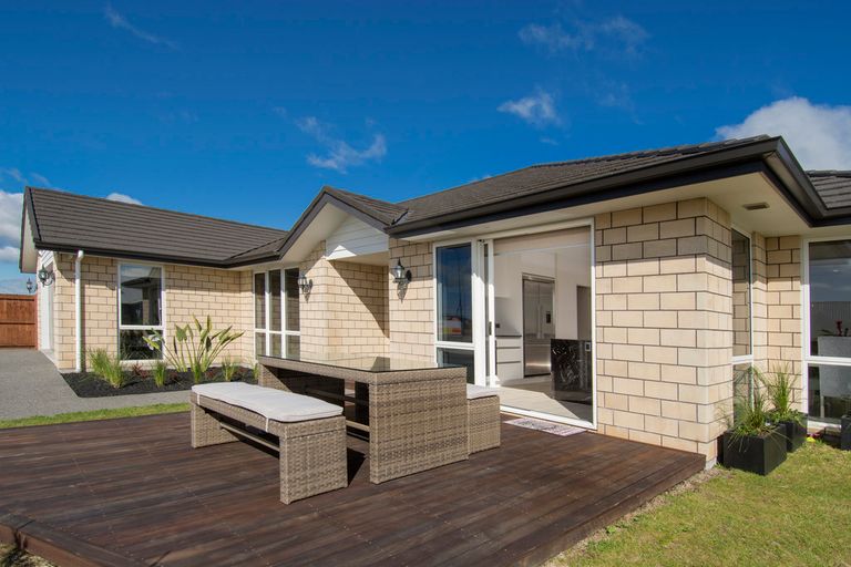 Photo of property in 1 Livingstone Drive, Papamoa Beach, Papamoa, 3118