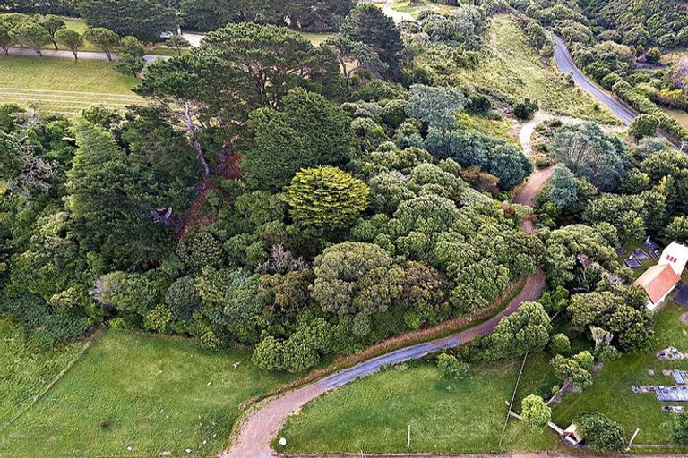 Photo of property in 373 Makara Road, Makara, Karori, 6972